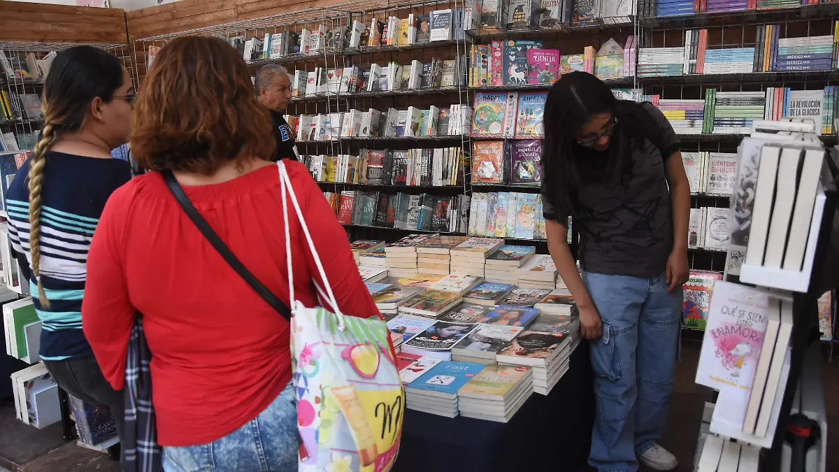 FEERIA DEL KIBRI Y COMUNIDADE LGTB JESUS GTZ EL SOL DE IRAPUATO (3)